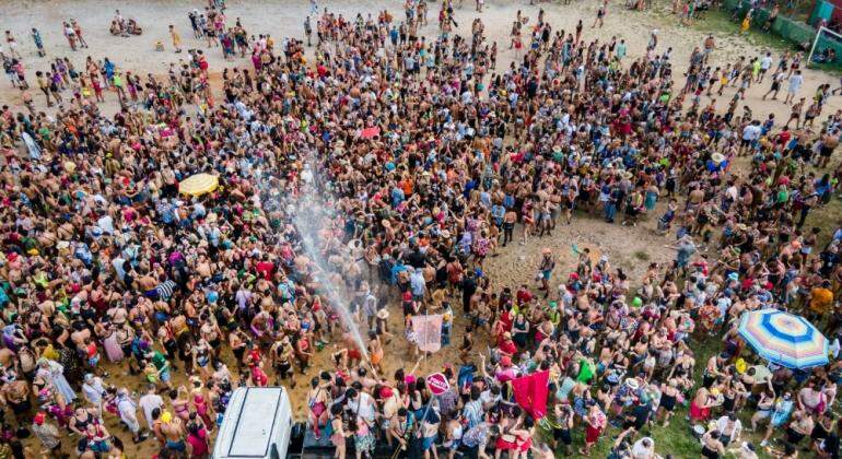 Foliões terão oito caminhões-pipa para aliviar o calor durante o Carnaval de BH