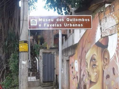 Fachada Muquifu - Museu dos Quilombos e Favelas Urbanos
