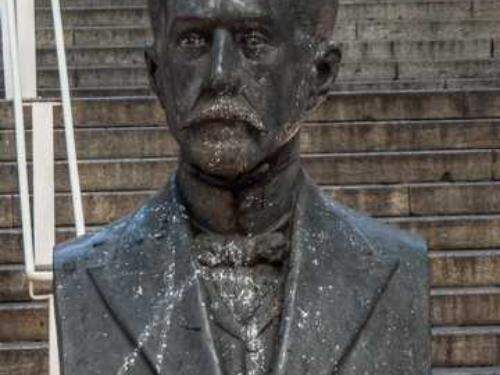 Busto de João Pinheiro da Silva