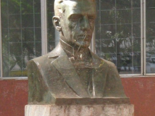 Busto de Fernando de Melo Vianna