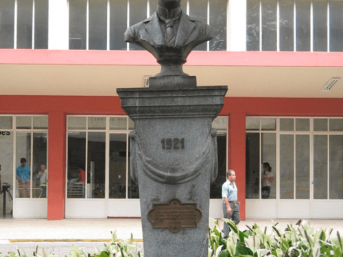 Busto de Cícero Ferreira.
