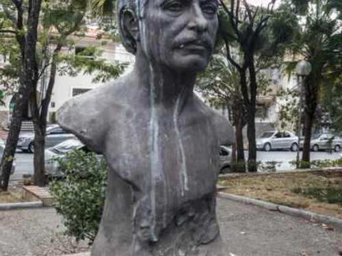 Busto de Gibran Kalil Gibran