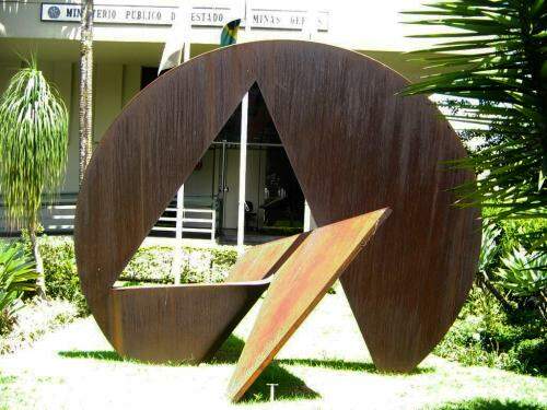 Escultura no Ministério Público do Estado de Minas Gerais