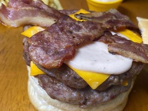 The Bacon's Burger 