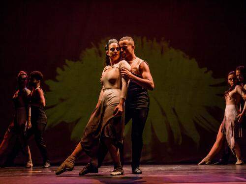 Teatro Francisco Nunes recebe espetáculo de dança que retrata a busca pelo amor