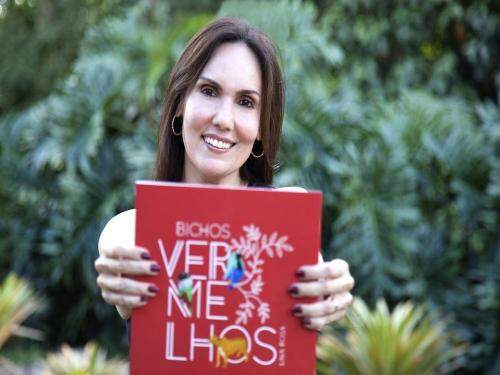 Lina Rosa lança “Bichos Vermelhos” em BH
