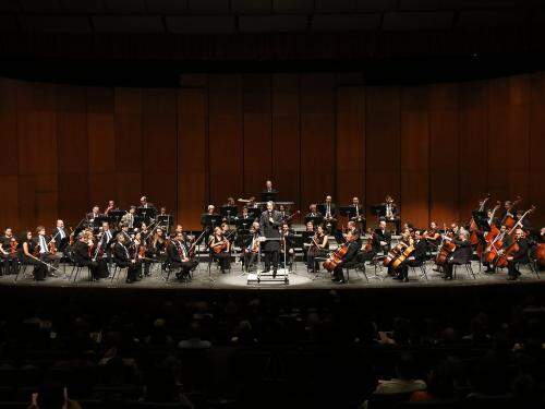 Orquestra Sinfônica de Minas Gerais celebra composições de Mozart e Tchaikovsky - Sinfônica ao Meio-Dia e Sinfônica em Concerto