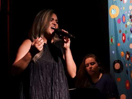 Lançamento do show “Vai levando”, com os cantores Thelmo Lins e Letícia Garcia