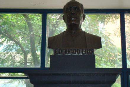 Busto Edmundo Lins
