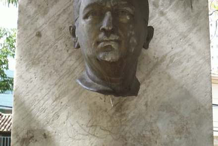Busto de Alberto Mazoni Andrade.