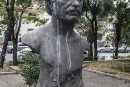 Busto de Gibran Kalil Gibran