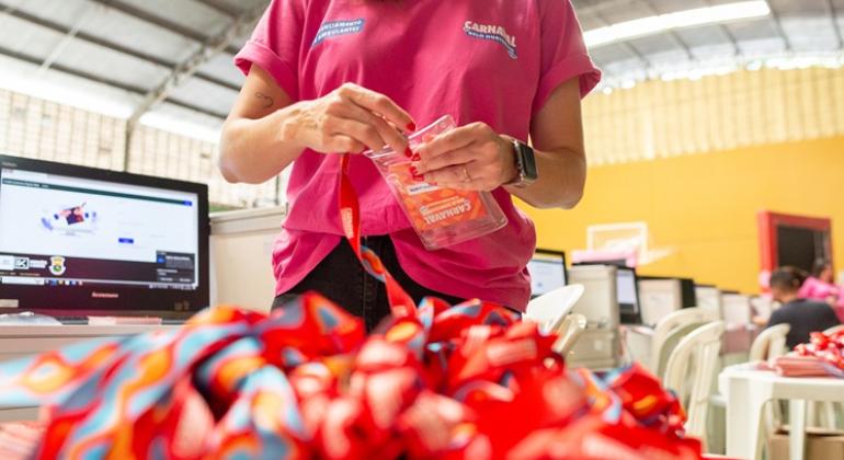 PBH inicia nesta segunda-feira (26) entrega das credenciais dos ambulantes para o Carnaval