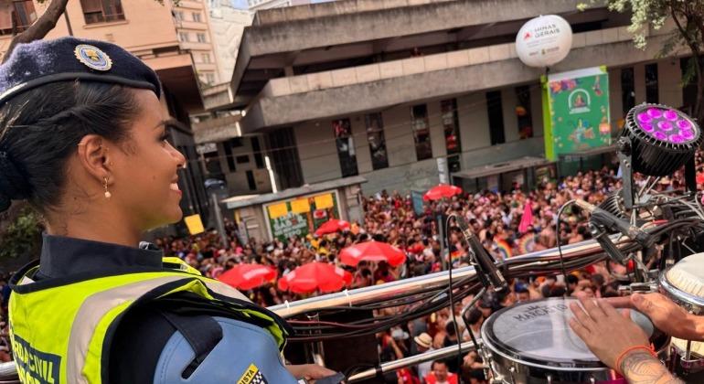 Guardas municipais bilingues reforçam a segurança dos turistas e atuam no combate a crimes no Carnaval