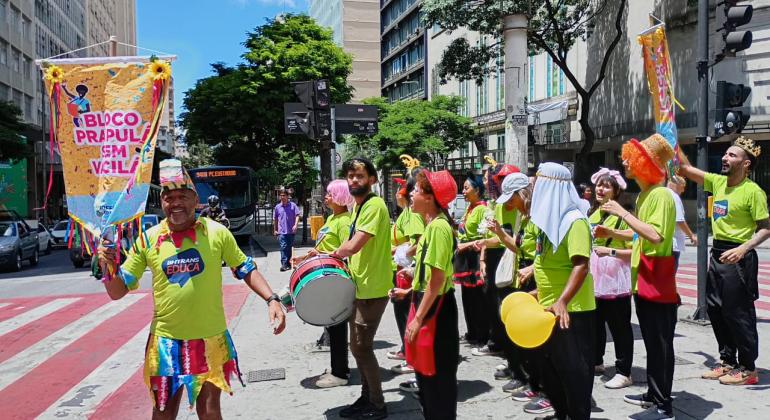 Bloco Prá Pulá sem Vacilá leva orientação sobre mobilidade urbana à Praça da Savassi