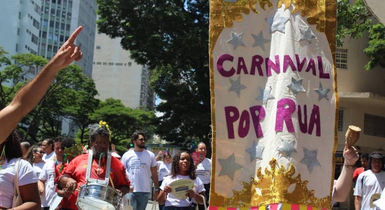 Bloco da Rua promove a cidadania e a inclusão em cortejo no Colégio Batista