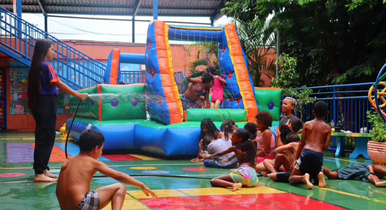 Prefeitura de BH abre escola no Carnaval para cuidar dos filhos de catadores e ambulantes