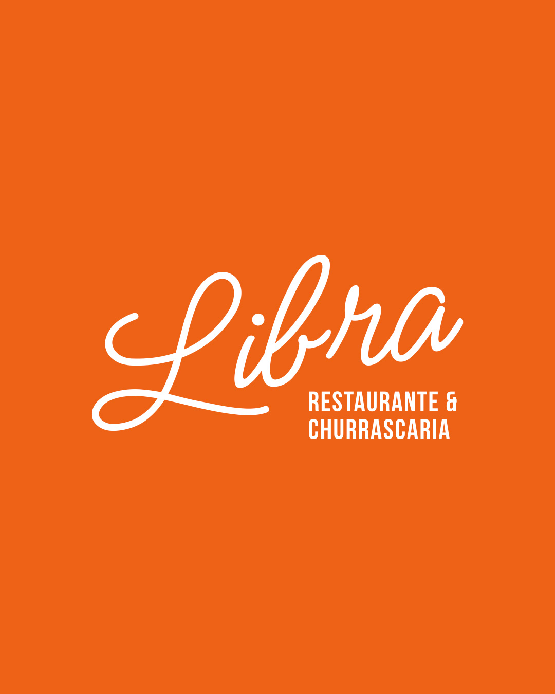 Foto da logo do Restaurante e Churrascaria na cor branca com o fundo laranja 