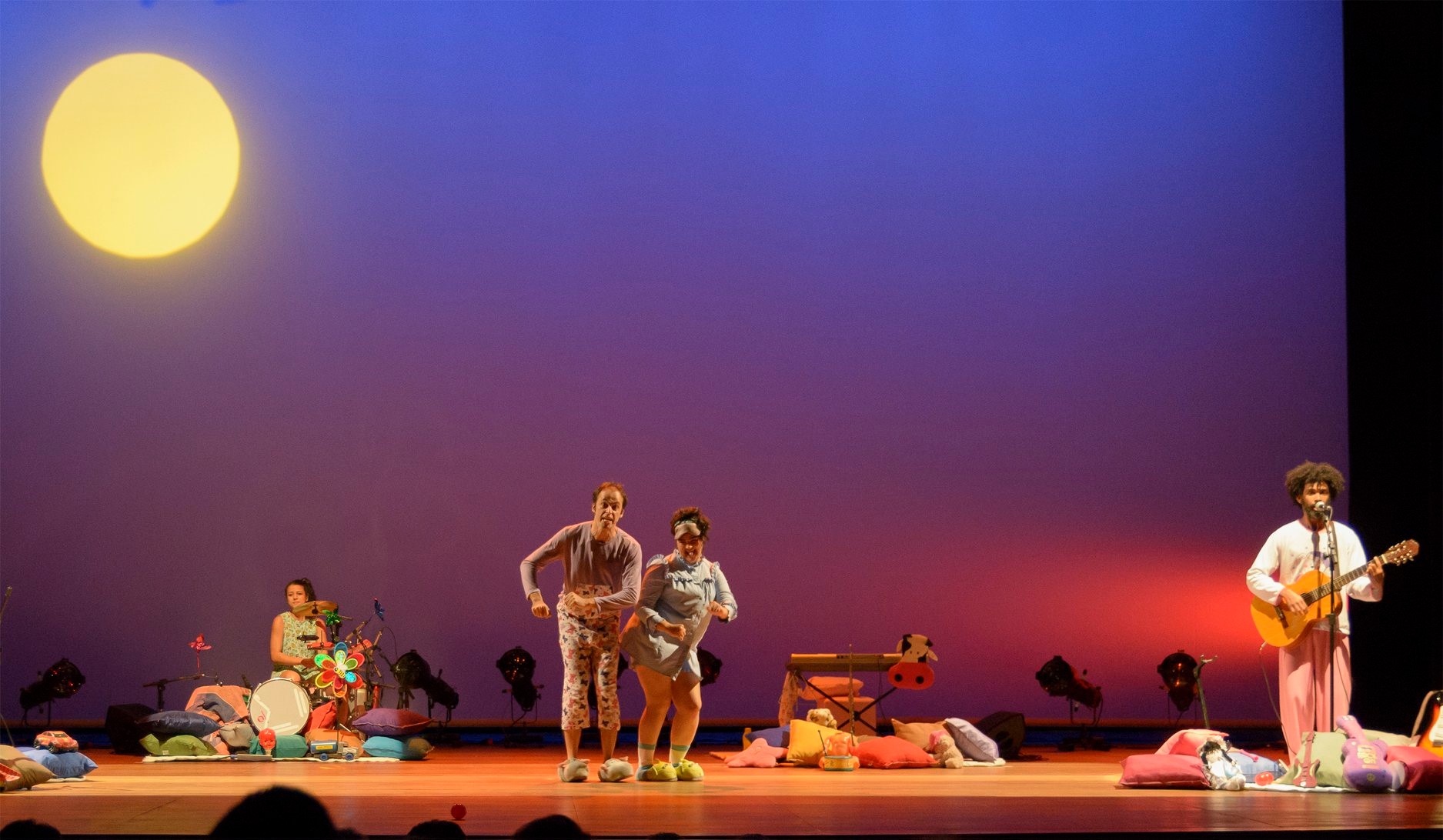 Espetáculo infantojuvenil “A festa do pijama” - do Grupo Oriundo de Teatro