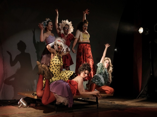 Peça Teatral Circense “Cabaré das Divinas Tetas”