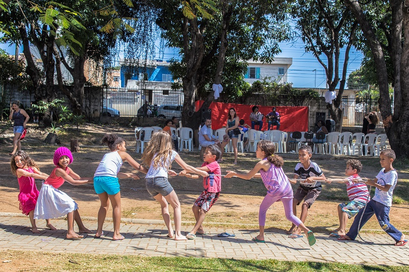  Brinquedos e Brincadeiras