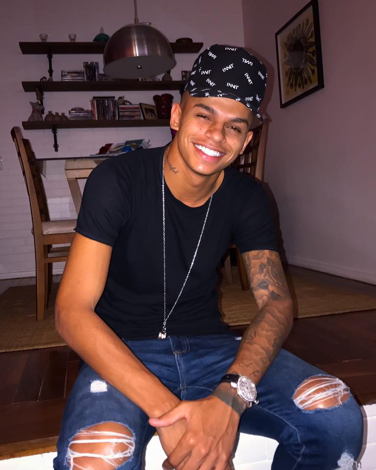 Live: MC Maneirinho