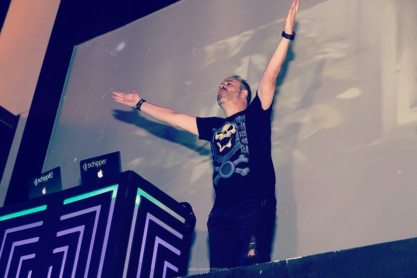 Divulgação/Facebook DJ Schipper Live: Cambalacho Matinê - Trash anos 80 - Dj Schipper