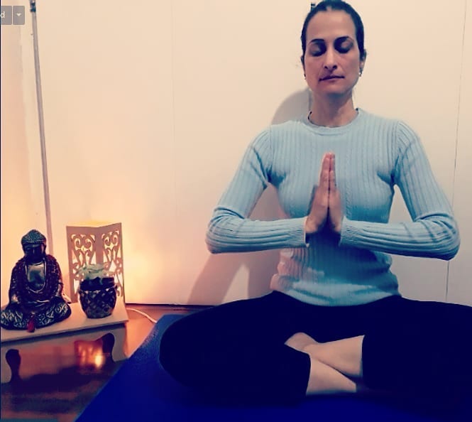 Divulgação/Facebook Lívia Galaxe Yoga Live: Yoga Online por Lívia Galaxe