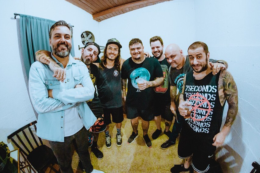 Live: Detonautas