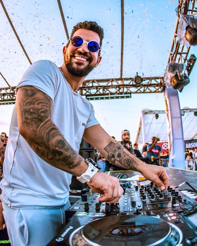 Live: Dennis DJ - MTV Hits Em Casa