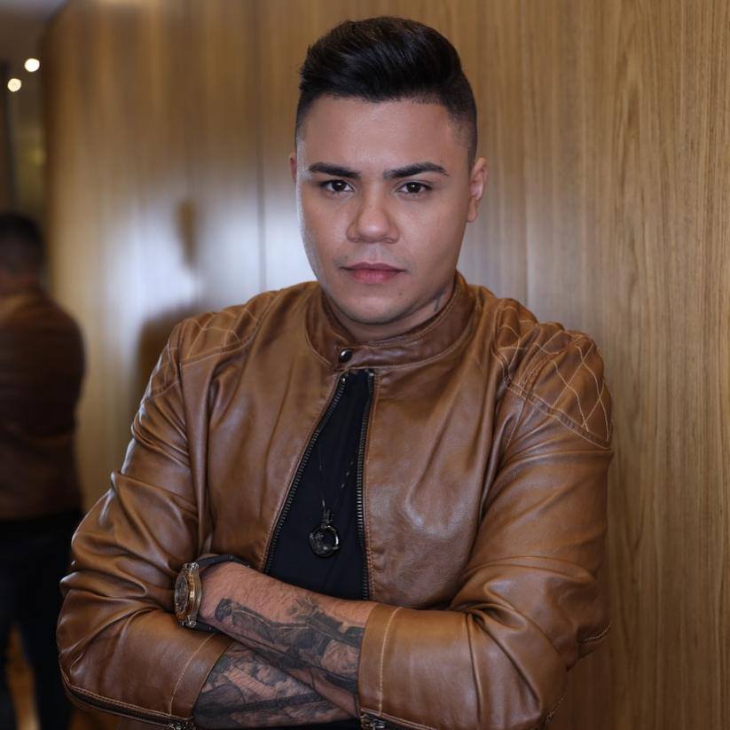 Live: Felipe Araújo