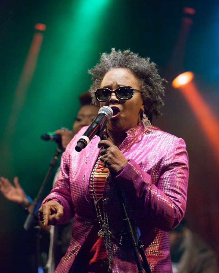 Live: Sandra de Sá