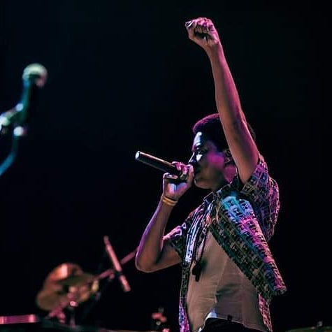 Rapper mineiro Roger Deff lança clipe que homenageia suas origens