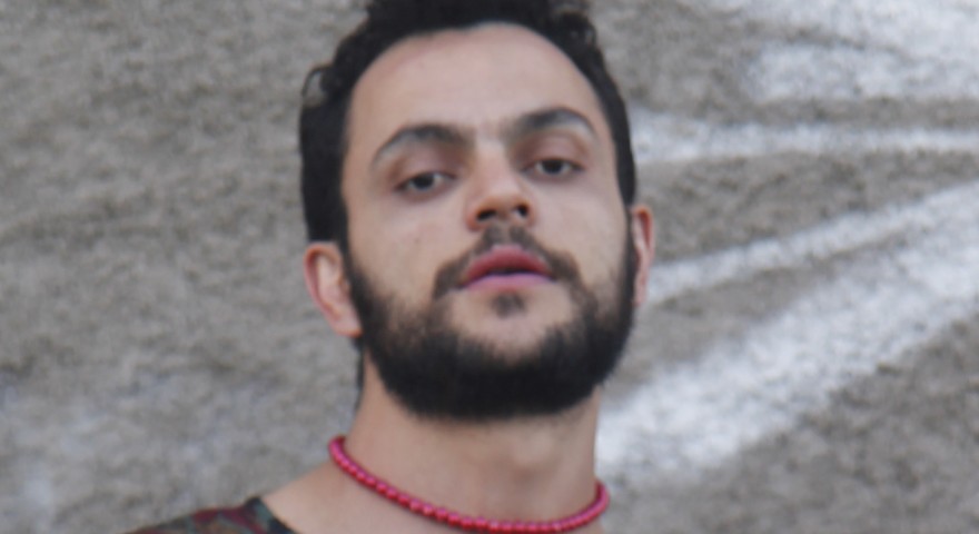 Outras Direções: Narrativas LGBTQIA+ Sobre Direção Teatral no Brasil