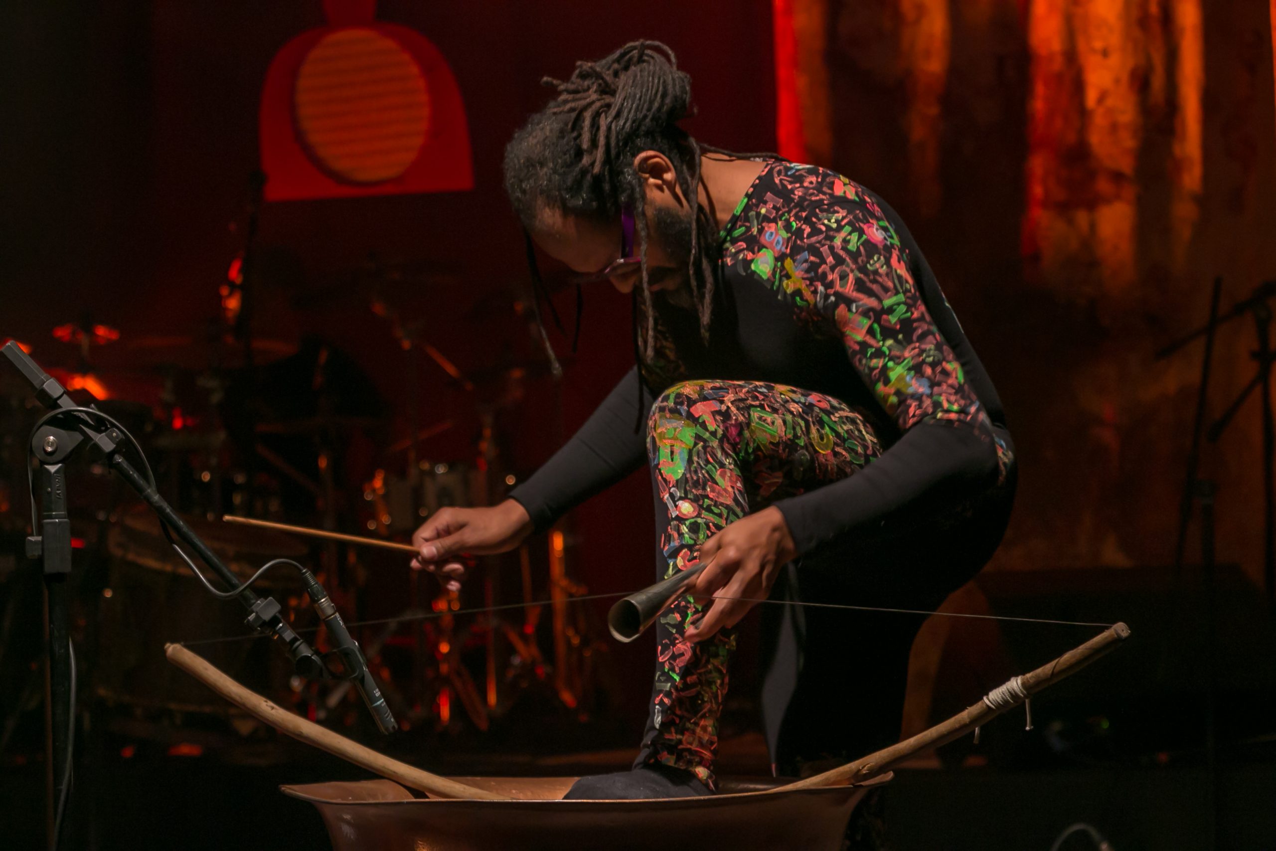 Performance Percussiva: Sons e Poemas com Babilak Bah - Memorial Minas Gerais Vale