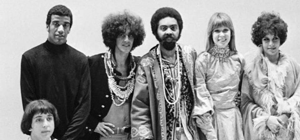  Peça virtual "Revoluções Tropicalistas: uma experimentação cênica"