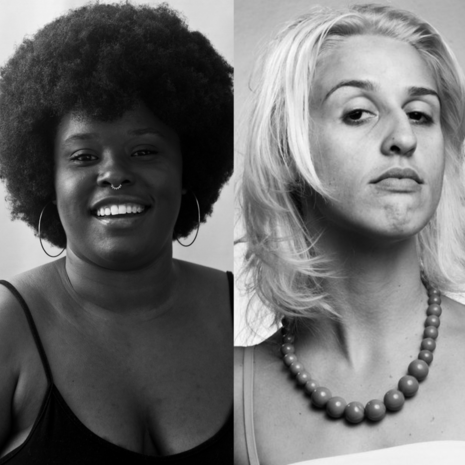 Foto em preto e branco do rosto das atrizes Andrea Rodrigues e Marina Viana