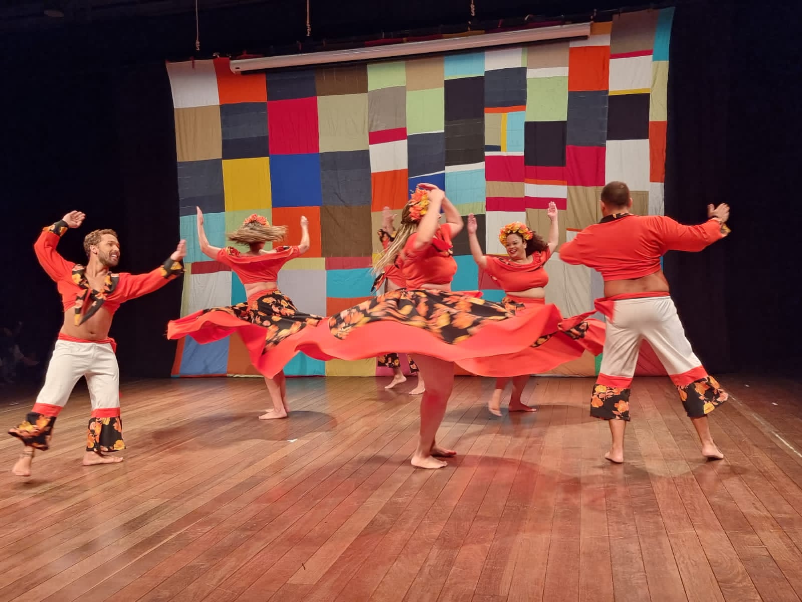 Foto: Fabricia Minelli/Divulgação Dança - DO CONGADO AS FESTAS DO BOI - Grupo Guararás