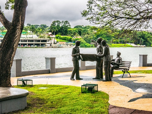 fotografia do Monumento Eterna Modernidade na Pampulha 