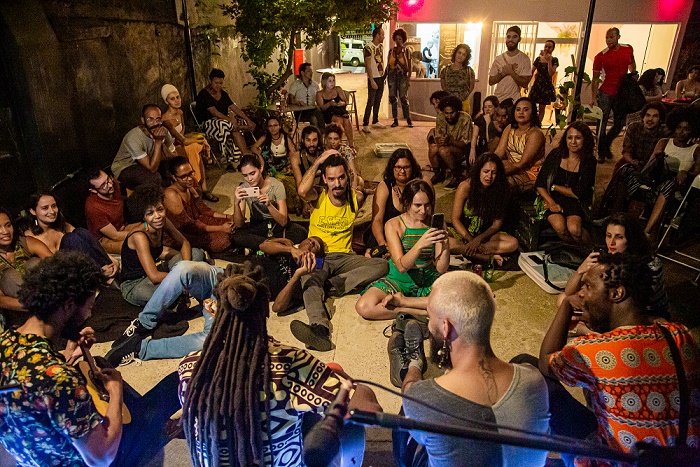 Atividade em roda no Centro Cultural Vila Fátima