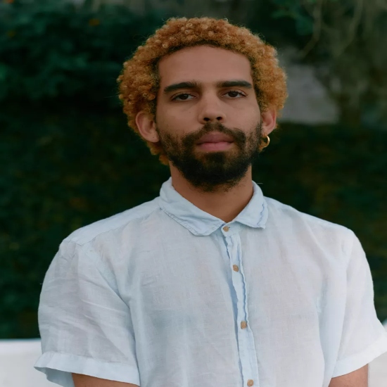 Show: Bruno Berle em formato voz e violão | Teatro de Bolso SESIMINAS