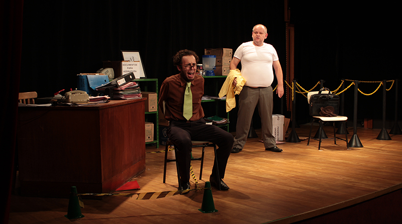 Peça: “Como vencer a burocracia sem ter um infarto” de Ilvio Amaral | Teatro da Bibioteca