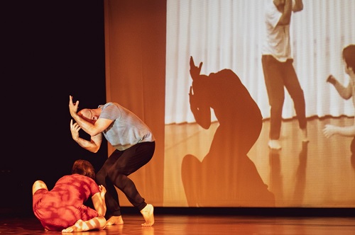 CRÉDITO DE PAOLA CAMPOS Dança - espetáculo Rastros, Carlos Arão e Mergulho em Cena