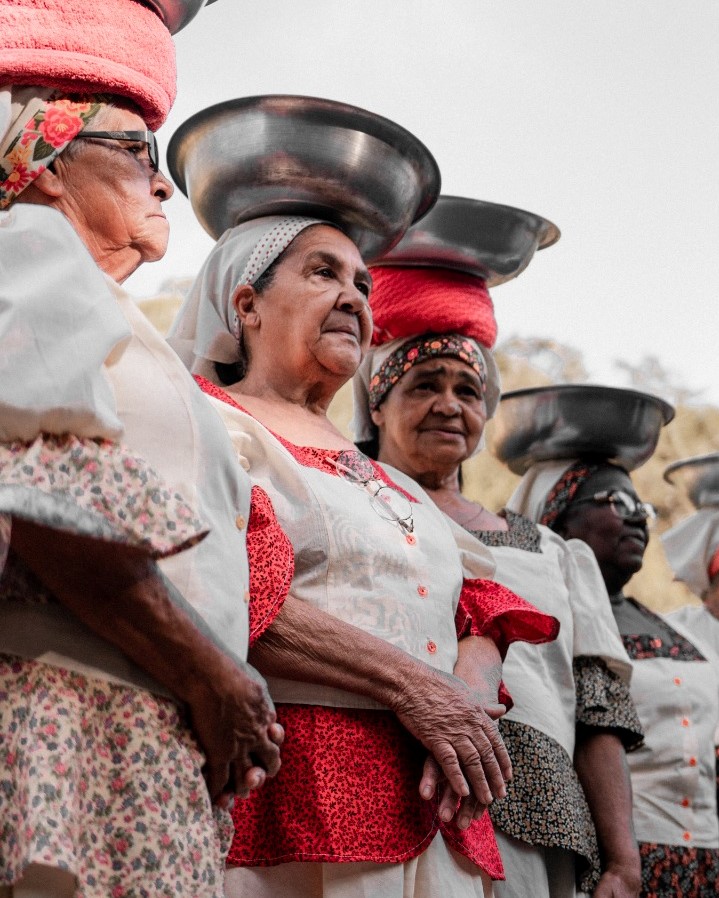 Documentário Lavadeiras da Prainha:(Re)Canto Sagrado das Águas – com apresentação do grupo Lavadeiras da Prainha | Memorial Vale