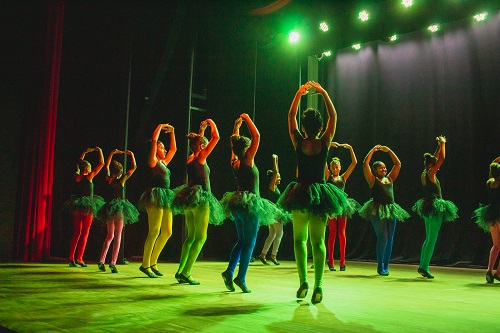 Foto: MOSTRA AS CRIA - Grupo Escola de Artes/Divulgação Teatro adulto - MOSTRA AS CRIA - Grupo Escola de Artes