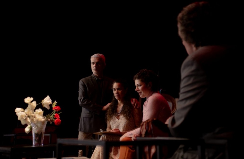 Espetáculo: "Deus da Carnificina" 