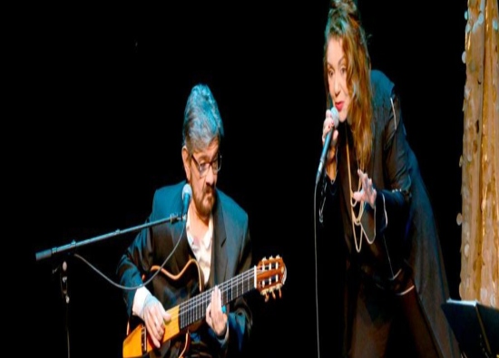 "Uma voz, um instrumento" - Show: Superbacana com Vânia Bastos