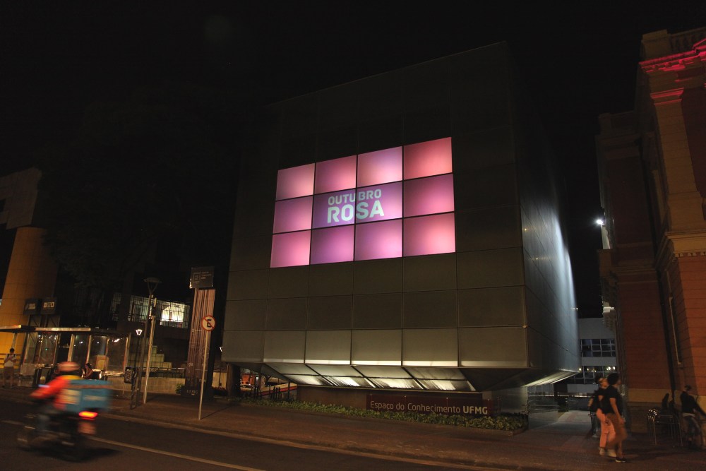 Outubro Rosa na Fachada Digital | Espaço do Conhecimento UFMG