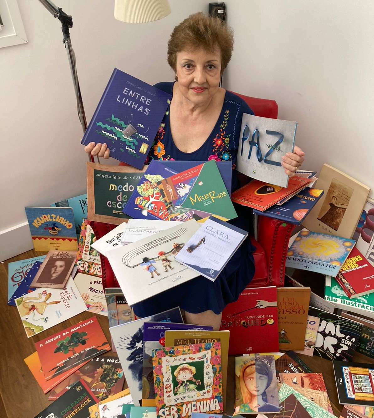 Sempre Um Papo recebe Angela Leite de Souza