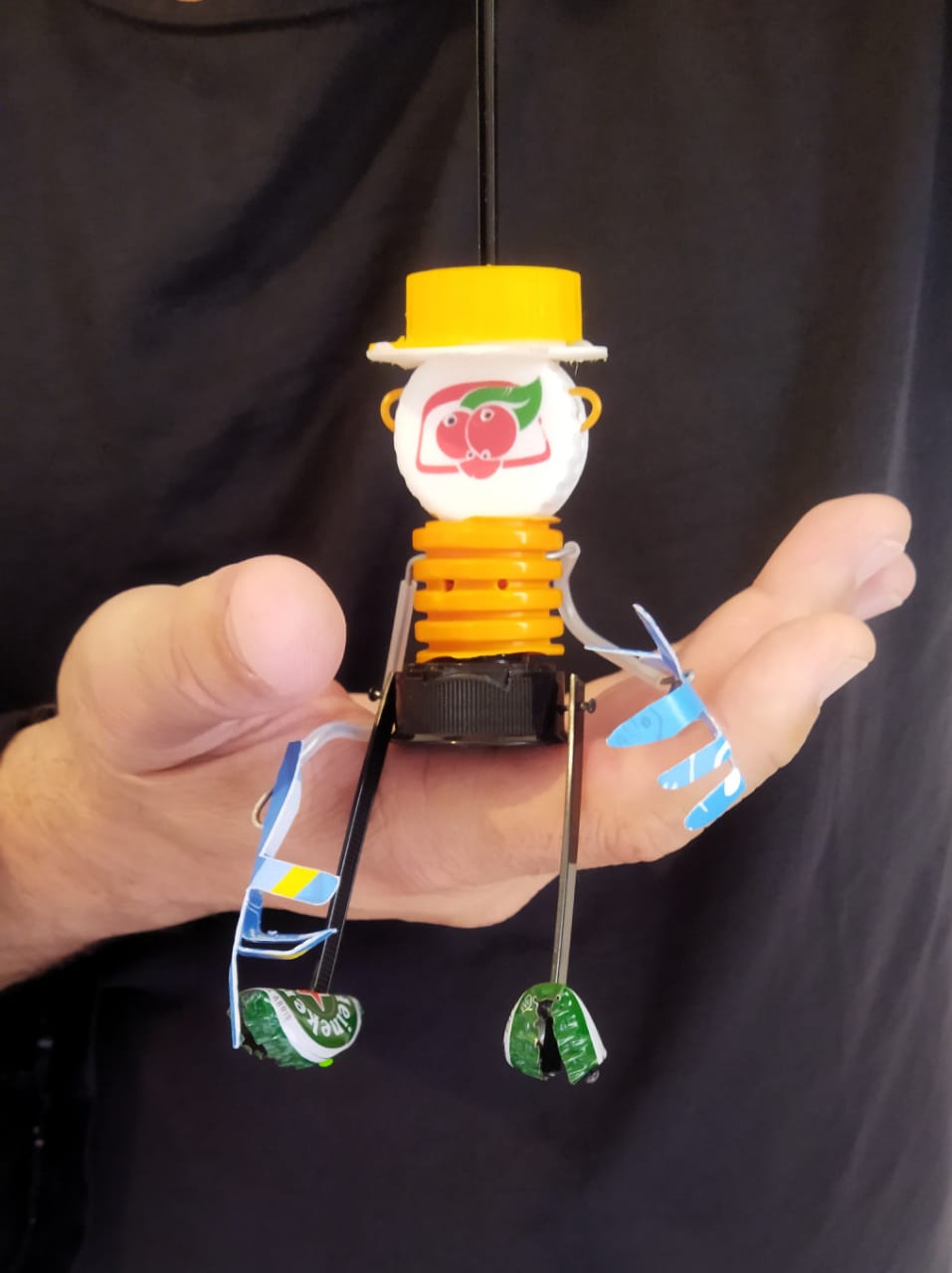 Espetáculo: “Era uma vez um lambe-lambe holandês - bonecos de recicláveis contam histórias tradicionais”