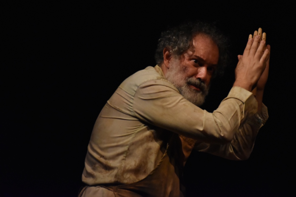 Espetáculo: "Tempos de Errância" - Núcleo 2/Coletivo de Teatro